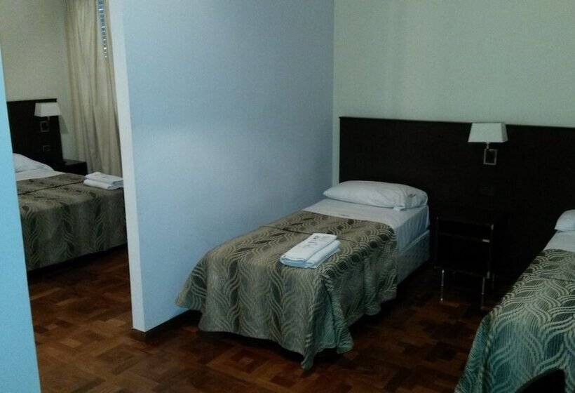 اتاق استاندارد چهار تخته, Tucuman Palace