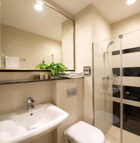 اتاق سوپریور سه تخته, V Hotel Bencoolen