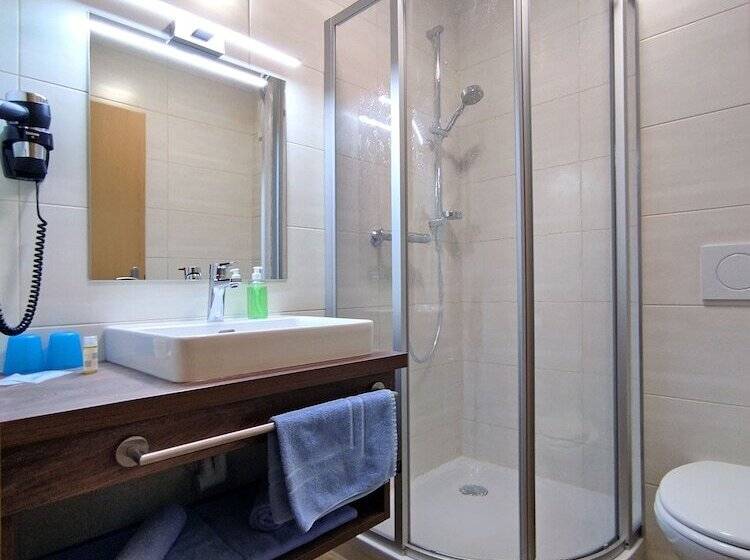 Номер Стандарт, Wasserfall