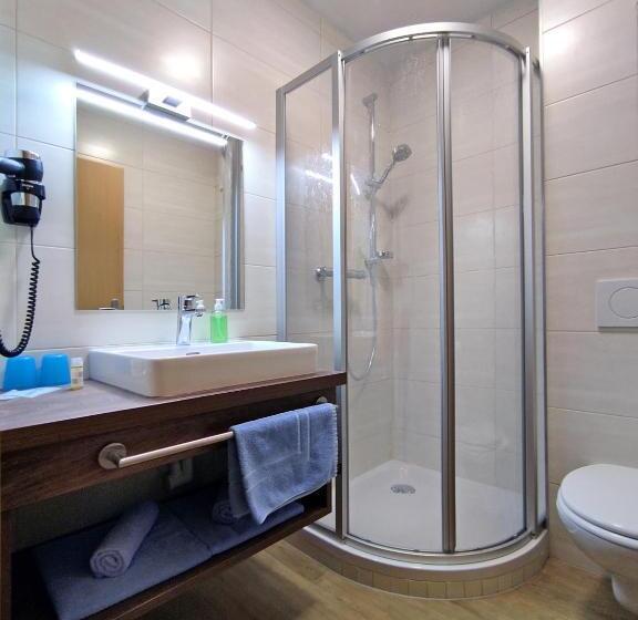 Номер Стандарт, Wasserfall