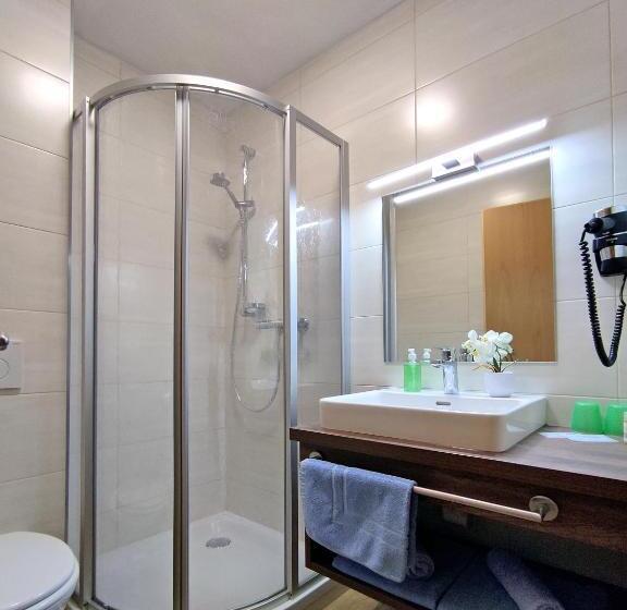 Номер Стандарт, Wasserfall