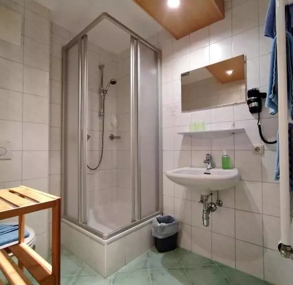 スタンダード４人部屋, Wasserfall