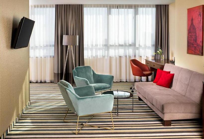 סוויטת ג'וניור, Leonardo Royal Hotel Warsaw