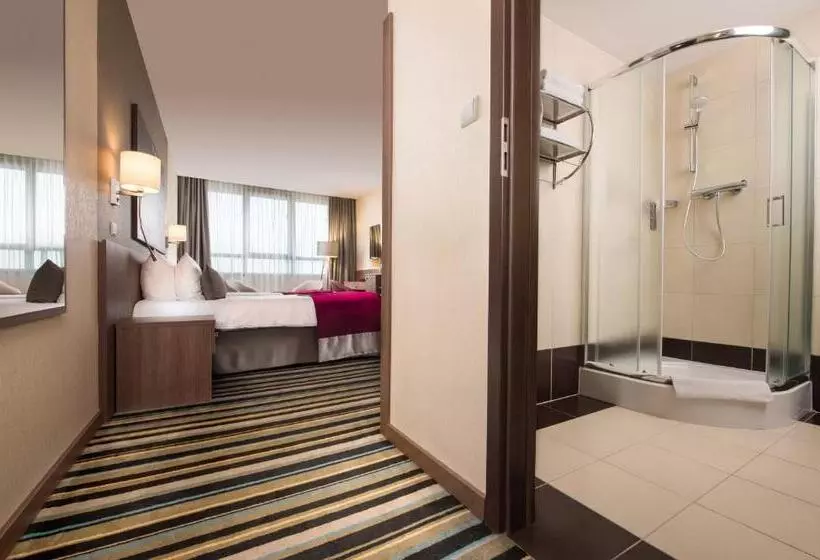 اتاق لوکس سه تخته, Leonardo Royal Hotel Warsaw