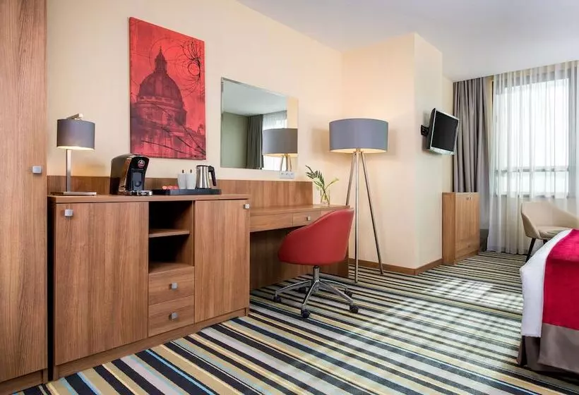 اتاق لوکس سه تخته, Leonardo Royal Hotel Warsaw