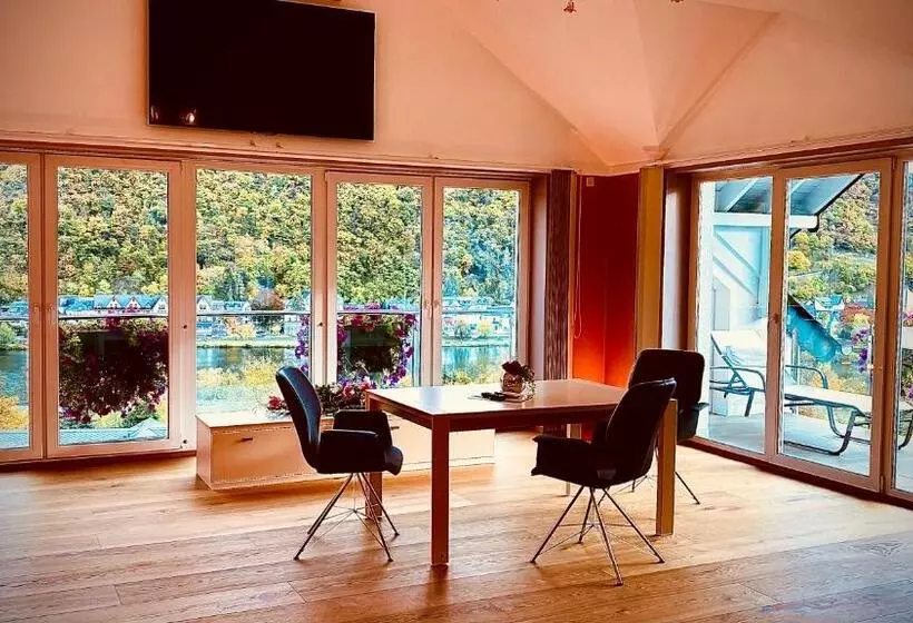 デラックススイート, Moselstern Parkhotel Krähennest