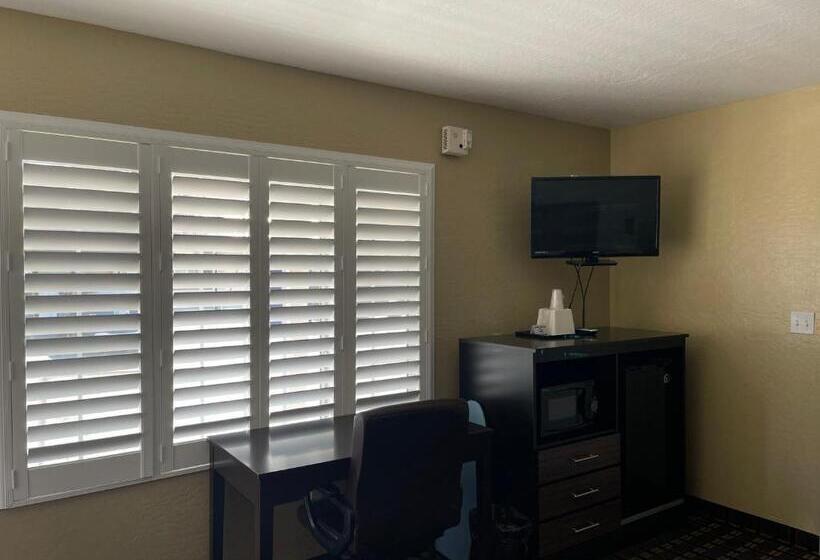 Номер Стандарт Кровать Кинг Адаптированный для Инвалидов, Pinewood Inn