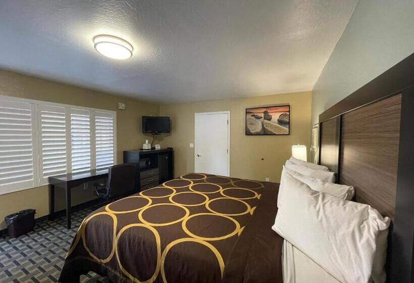اتاق استاندارد با تخت بزرگ برای معلولان, Pinewood Inn