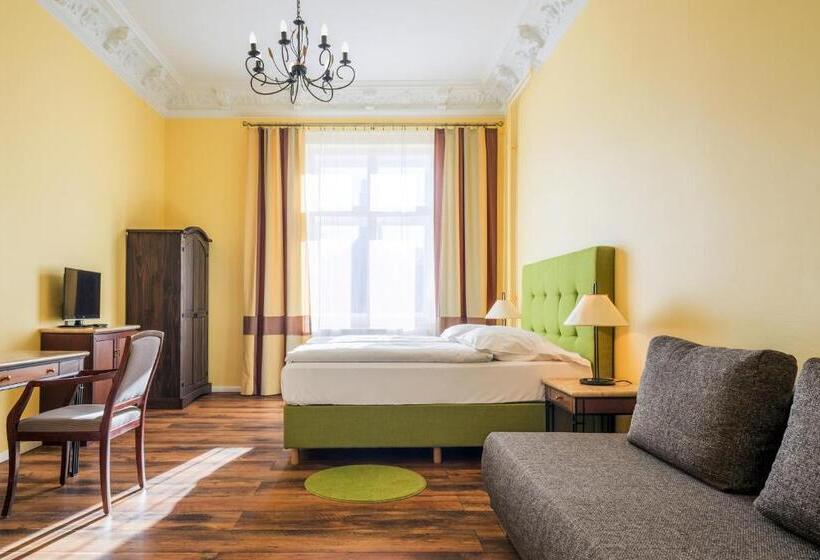 اتاق خانوادگی, Pension Michele