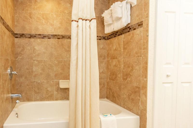 جناح سرير كينج, Coconut Cove Allsuite