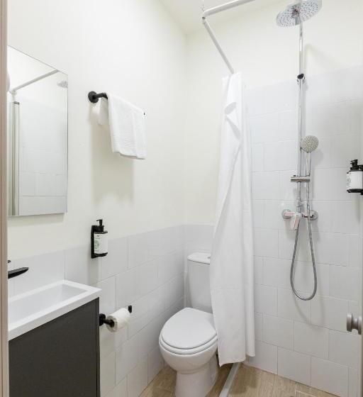 اتاق اکونومی, Nüa Santa Cruz