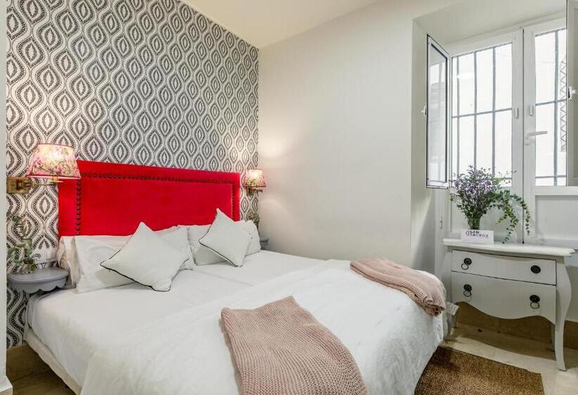 اتاق اکونومی, Nüa Santa Cruz