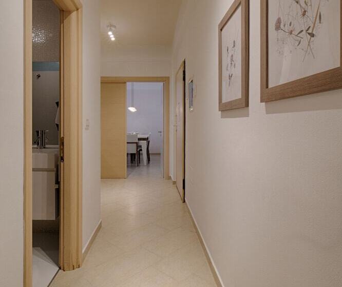 带2个卧室的公寓, The Rooms Serviced Apartments Tirana