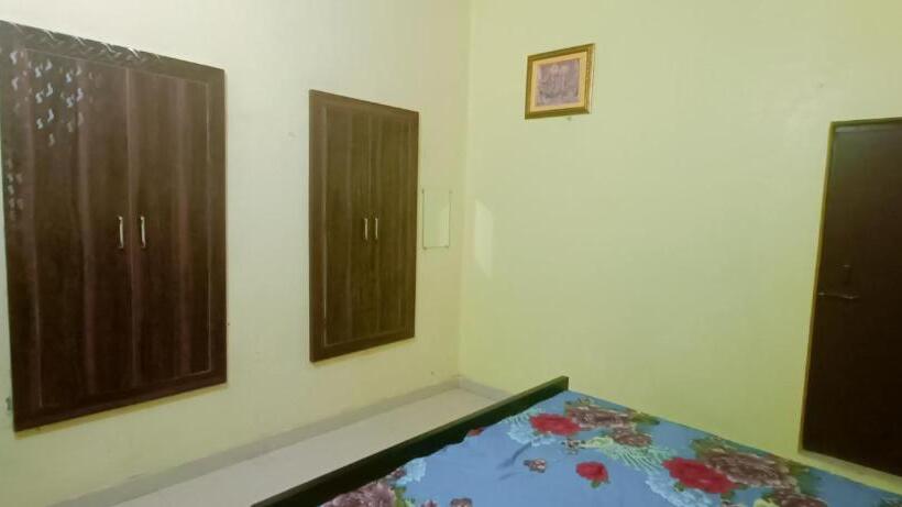 Deluxerum King Size Säng, Bhargava Ashram