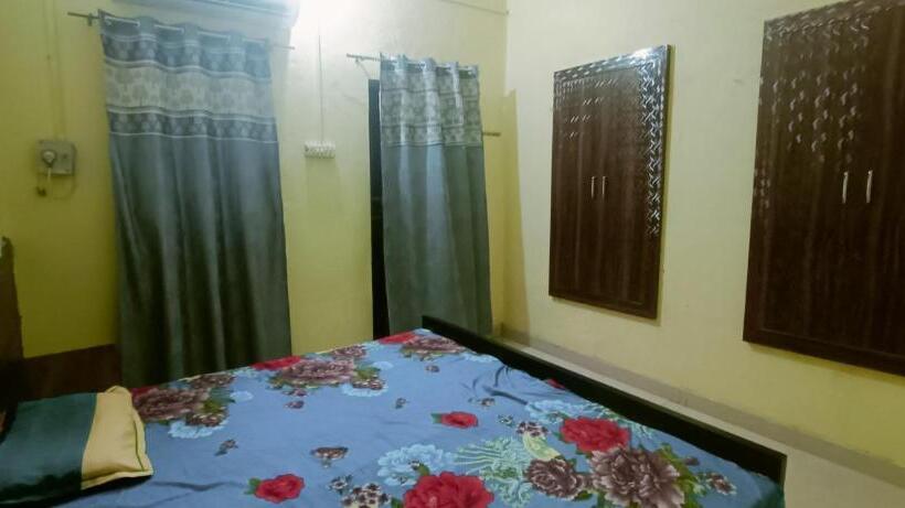 Deluxerum King Size Säng, Bhargava Ashram