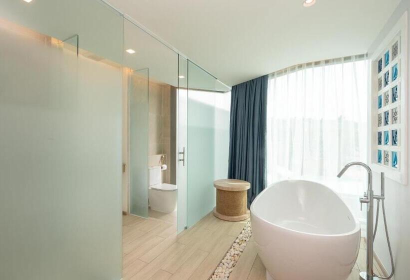 سوئیت با وان آب گرم, Panwaburi Beachfront Resort