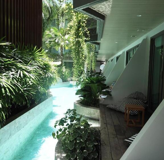 اتاق لوکس با چشمانداز استخر, Panwaburi Beachfront Resort