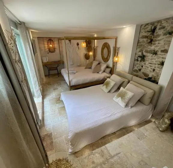 Deluxe Kolmen Hengen Huone, Buddha Beach Thoiry
