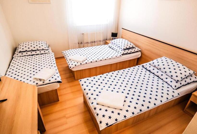 غرفة قياسية ثلاثية, Bolero