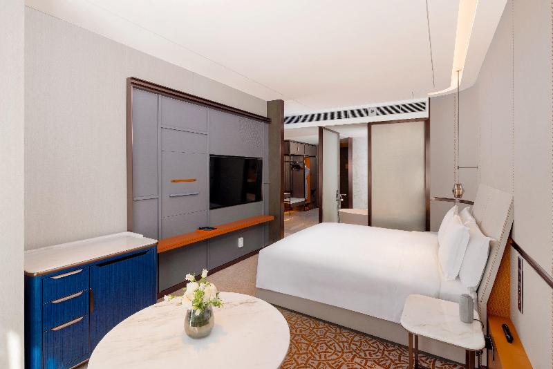 Standard Room King Size Bed, Crowne Plaza Qingdao Jinshui, An Ihg