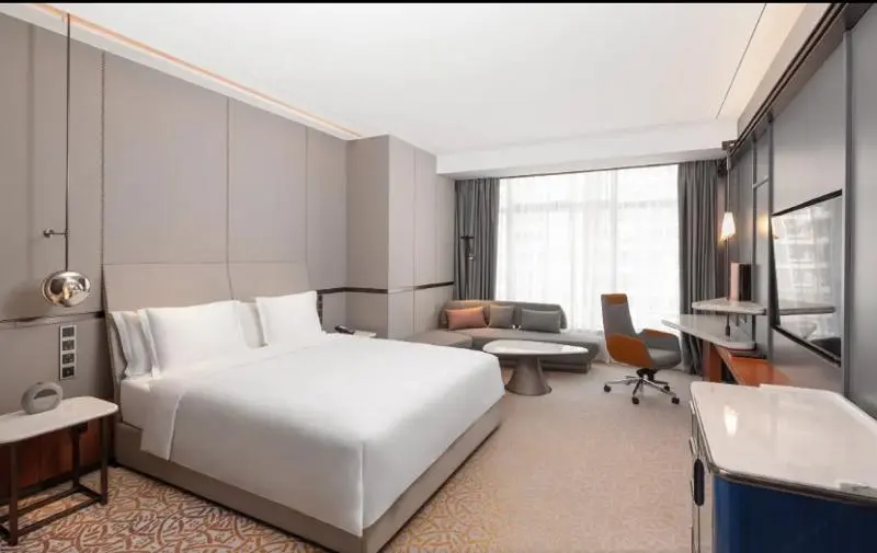 キングサイズベッドのスタンダードルーム, Crowne Plaza Qingdao Jinshui By Ihg