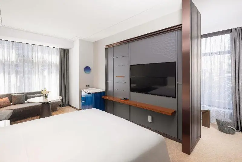キングサイズベッドのスタンダードルーム, Crowne Plaza Qingdao Jinshui By Ihg