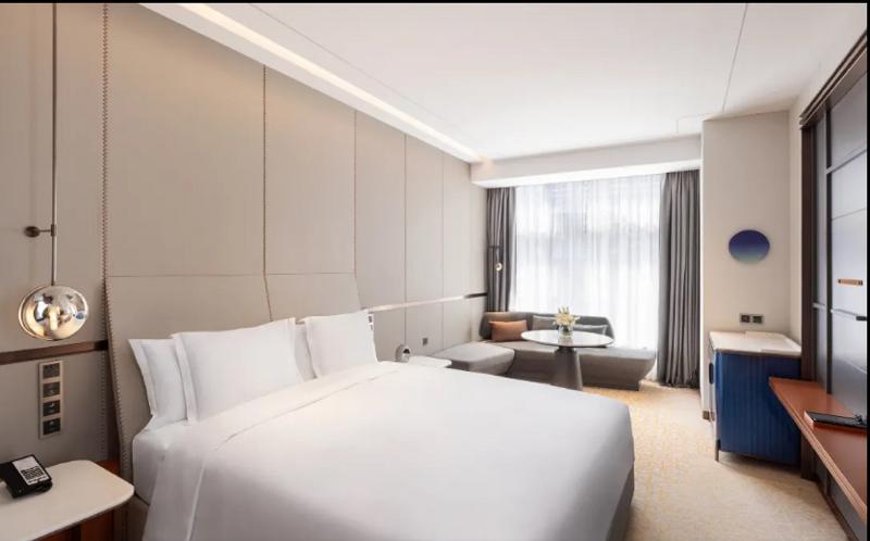 Standard Room King Size Bed, Crowne Plaza Qingdao Jinshui, An Ihg