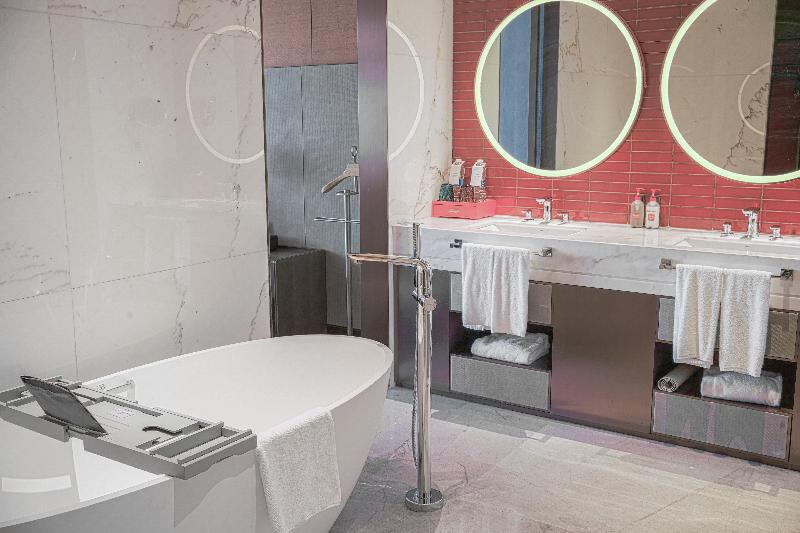 Suite, Crowne Plaza Qingdao Jinshui, An Ihg