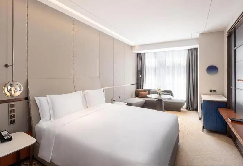 キングサイズベッドのスタンダードルーム, Crowne Plaza Qingdao Jinshui By Ihg