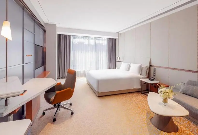 キングサイズベッドのスタンダードルーム, Crowne Plaza Qingdao Jinshui By Ihg