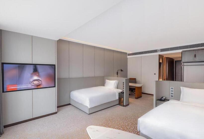 Standard Room with Sitting Room, Crowne Plaza Qingdao Jinshui, An Ihg