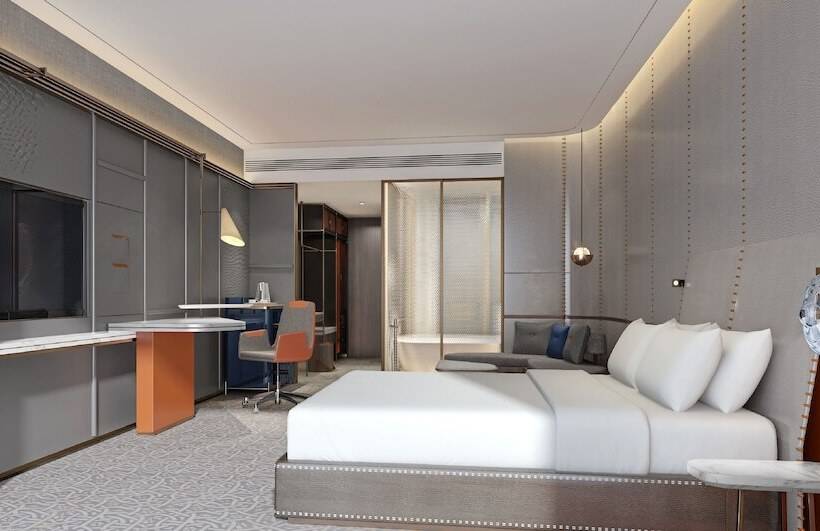 Standard Room with Sitting Room, Crowne Plaza Qingdao Jinshui, An Ihg