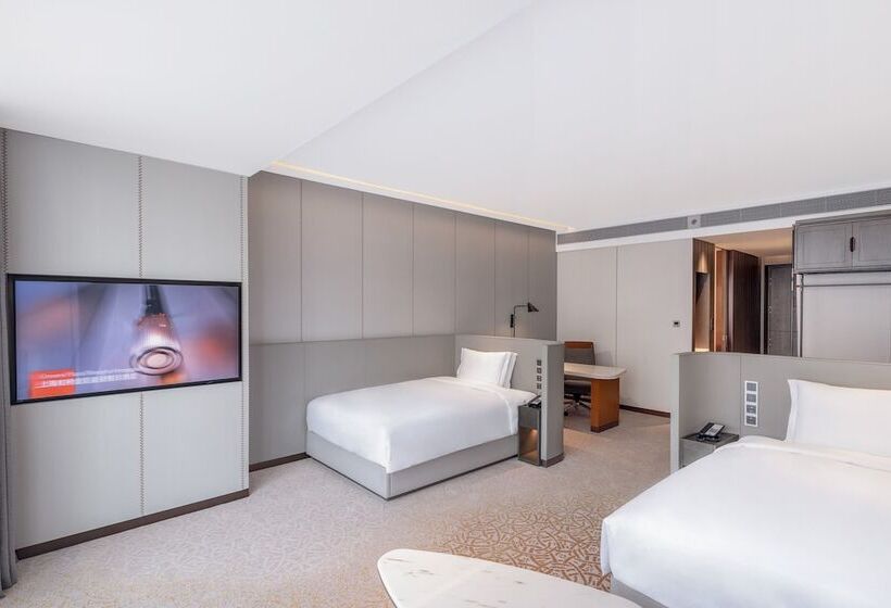 Номер Стандарт с Гостиной, Crowne Plaza Qingdao Jinshui, An Ihg