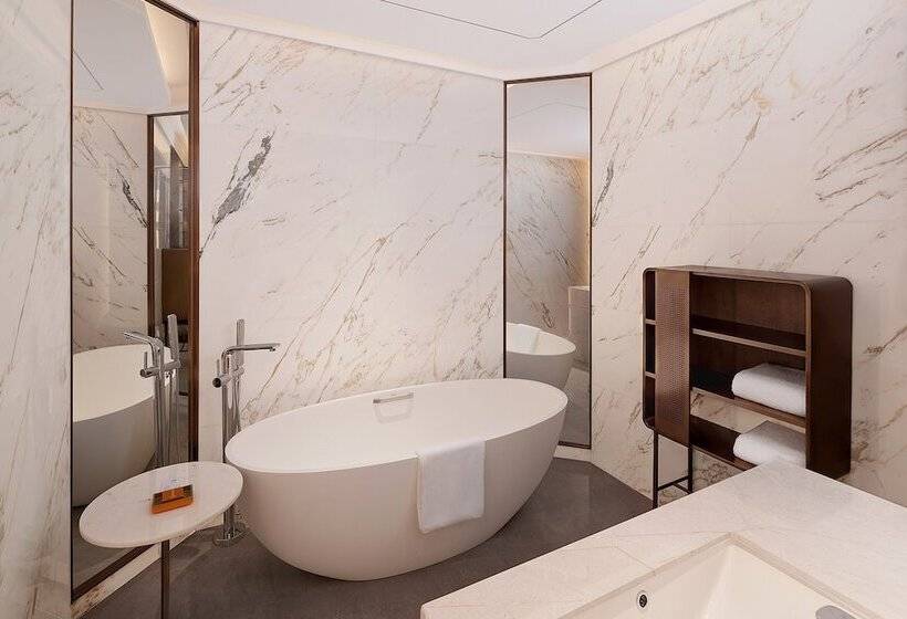 Standard Room Superior Floor, Crowne Plaza Qingdao Jinshui, An Ihg