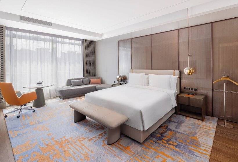 Suite, Crowne Plaza Qingdao Jinshui, An Ihg