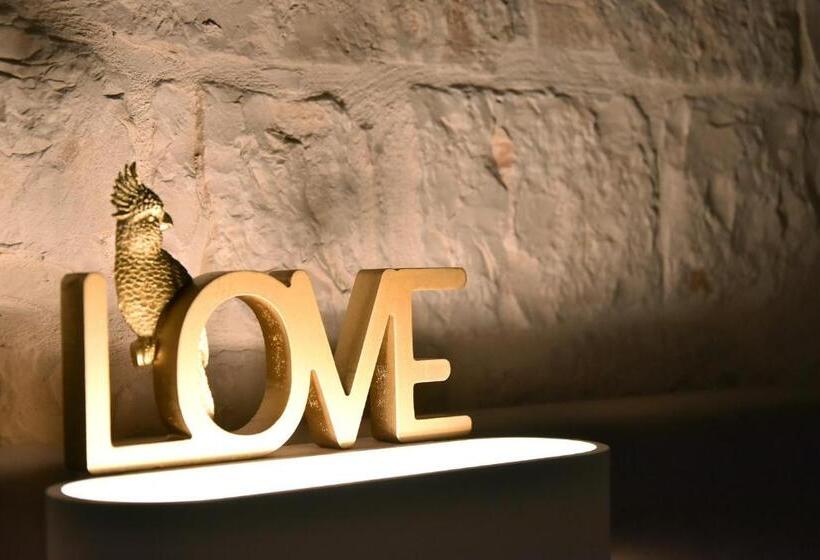 غرفة قياسية, Antico Corso 74