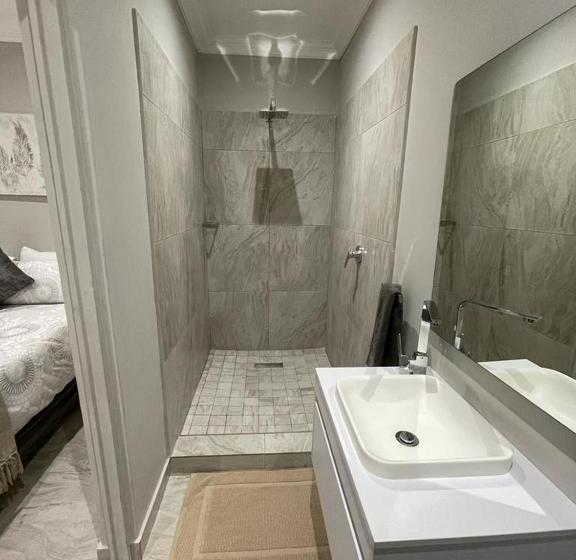 اتاق لوکس یک تخته, Guest House On Gillian Unit 4