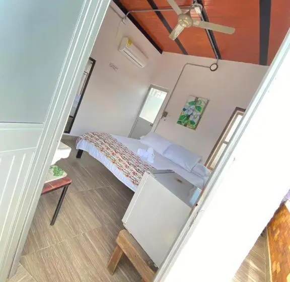 Suite with Terrace, Hostal Bon Hábitat