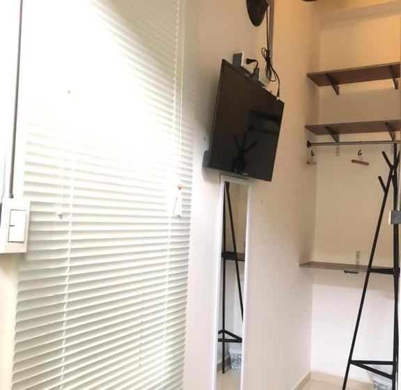 기본룸, Hostal Bon Hábitat