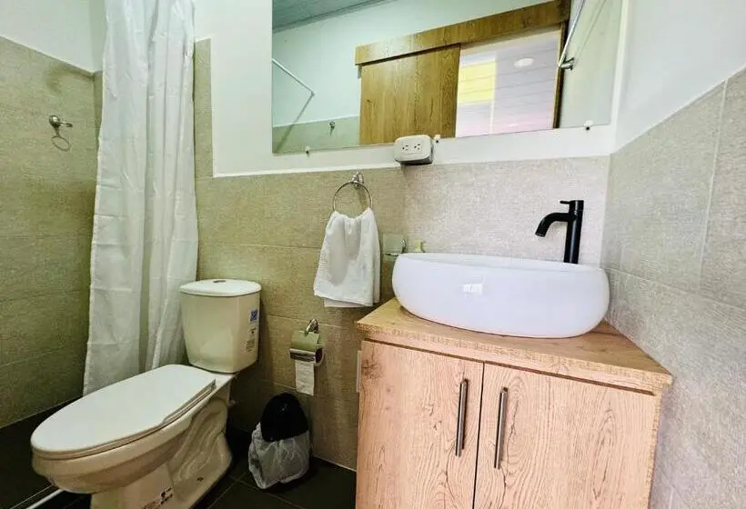 سوییت, Hostal Bon Hábitat
