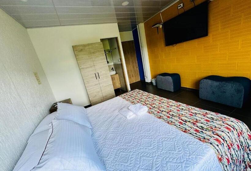 Люкс, Hostal Bon Hábitat