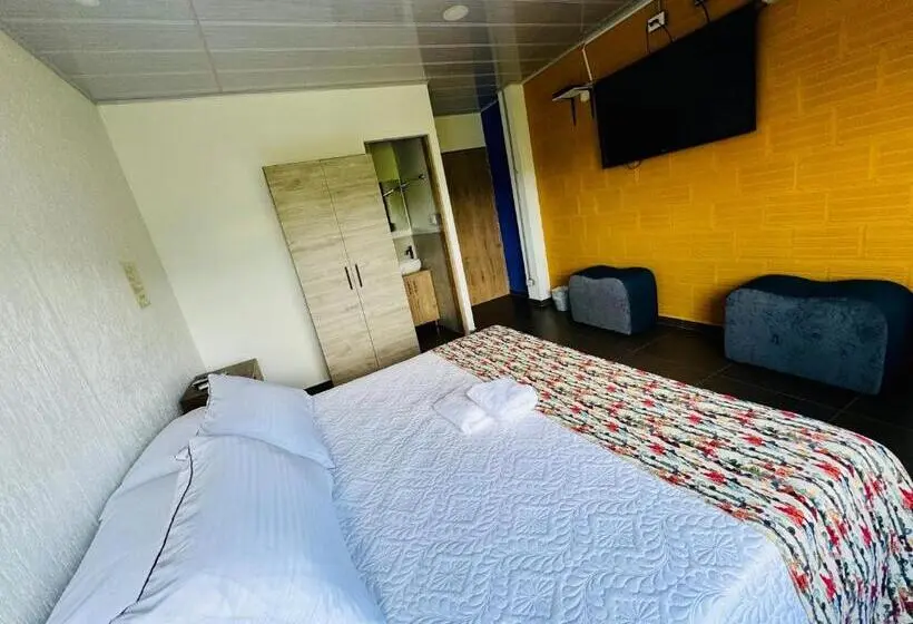 سوییت, Hostal Bon Hábitat