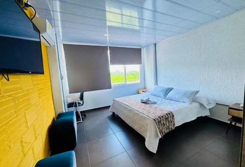 سوییت, Hostal Bon Hábitat