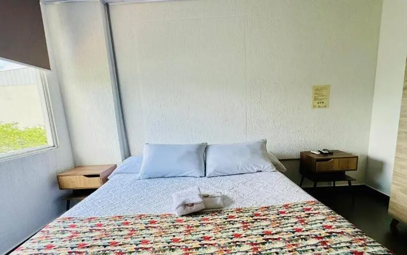 سوییت, Hostal Bon Hábitat
