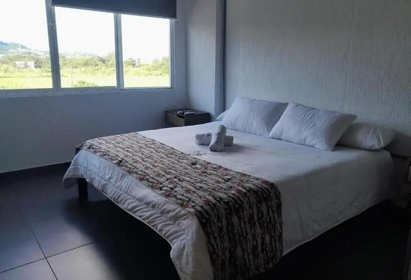 سوییت, Hostal Bon Hábitat