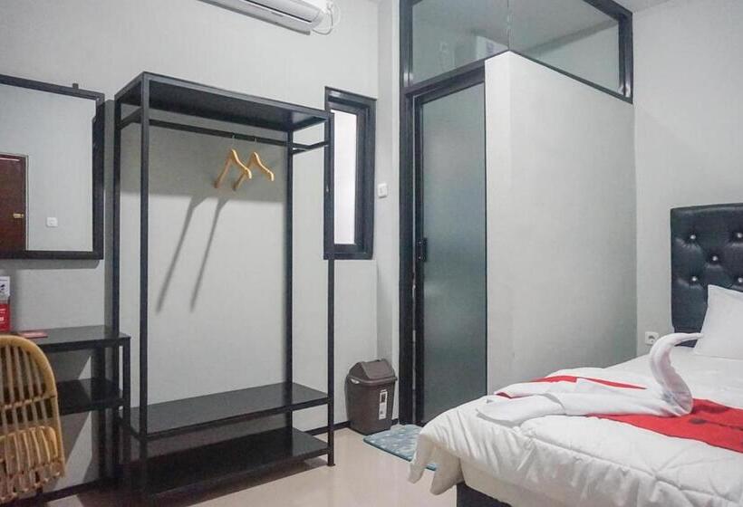 Camera Standard, Reddoorz Plus @ Kalpataru
