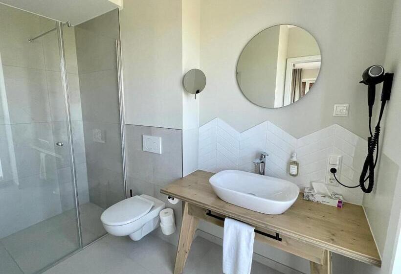 غرفة قياسية مزوَّدة بشُرفة, Westeroog