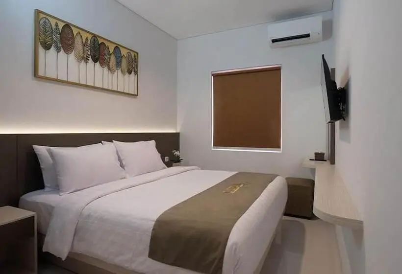 Camera Standard, Cozzy Stay Hotel Semarang By Sinergi