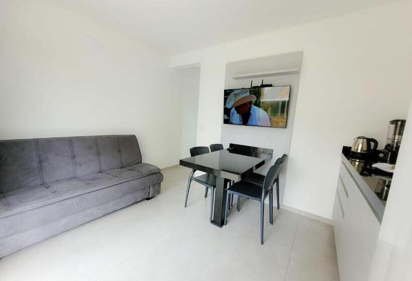 استودیوی لوکس, Hospeda Mariscal Flat