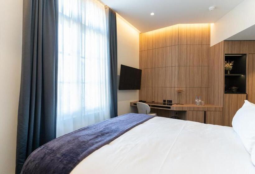 غرفة كومفورت, Les Tresorieres